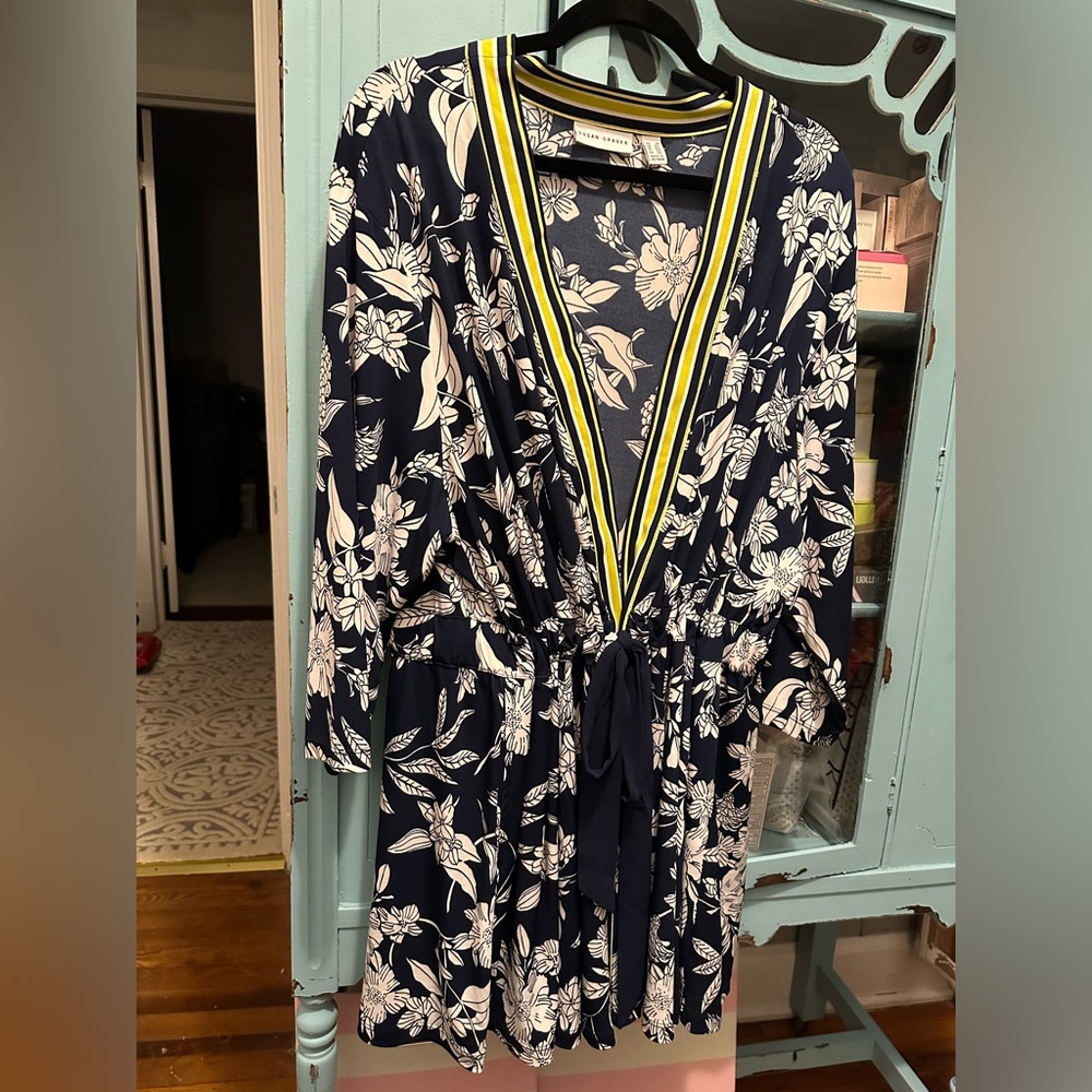 3/4 sleeve Susan Graver gorgeous tie front jacket.  Navy white and lime green